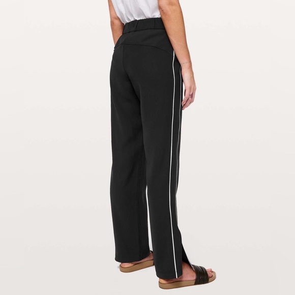 Lululemon On the Right Track Pants Black - size 8 - Picture 2 of 7